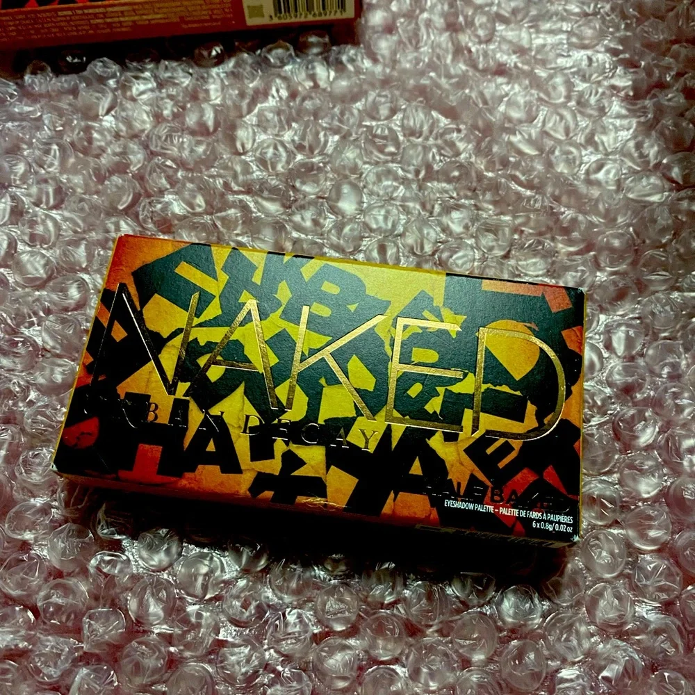 Naked mini eyeshadow palette “Half Baked “ *2025 deals feel free to drop offer - Picture 2 of 5